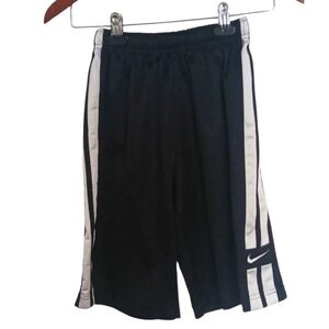 Nike Black Athletic Basketball Shorts Size Boy's Medium